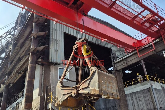 Lắp đặt gầu ngoặm cầu trục 10 tấn tại Hải Dương