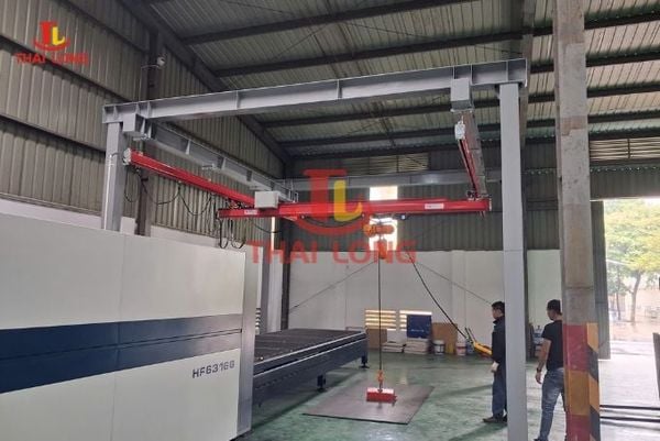 Tay bấm điều khiển điều khiển trực tiếp palang xích điện 1 tấn với điện áp an toàn 24V