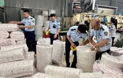 Triệt phá cơ sở sản xuất bỉm trẻ em, băng vệ sinh giả quy mô 'khủng'