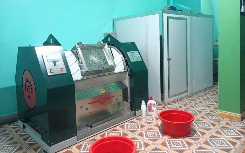 Máy giặt CN 50kg 3 pha chân mềm, phòng sấy CN tới Quản Bạ, Hà Giang