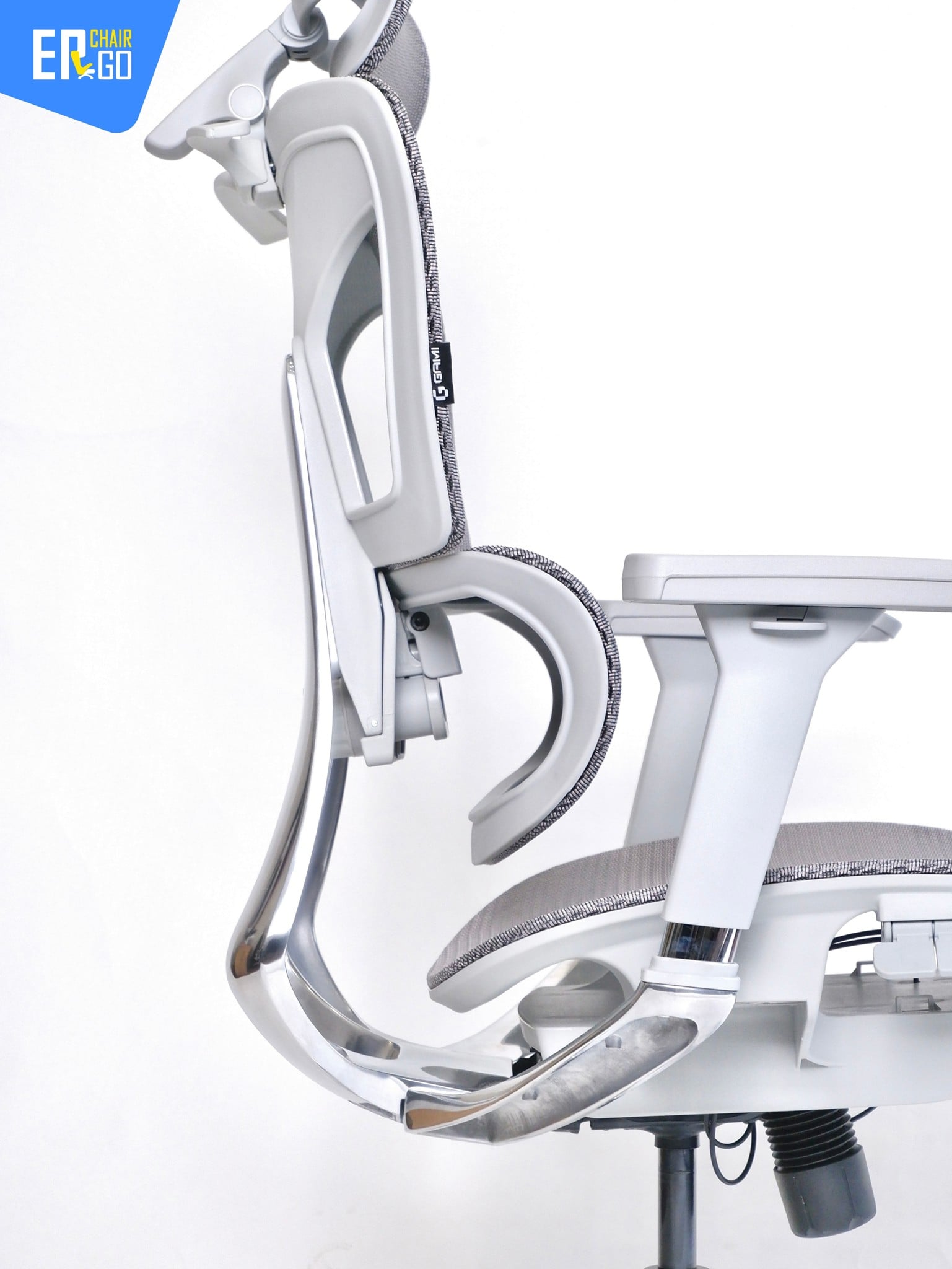 Gami Hexa có Khung lưng nâng hạ 8 nấc, ngả 4 vị trí tối đa 145 độ, đệm lưng điều chỉnh sâu 8cm