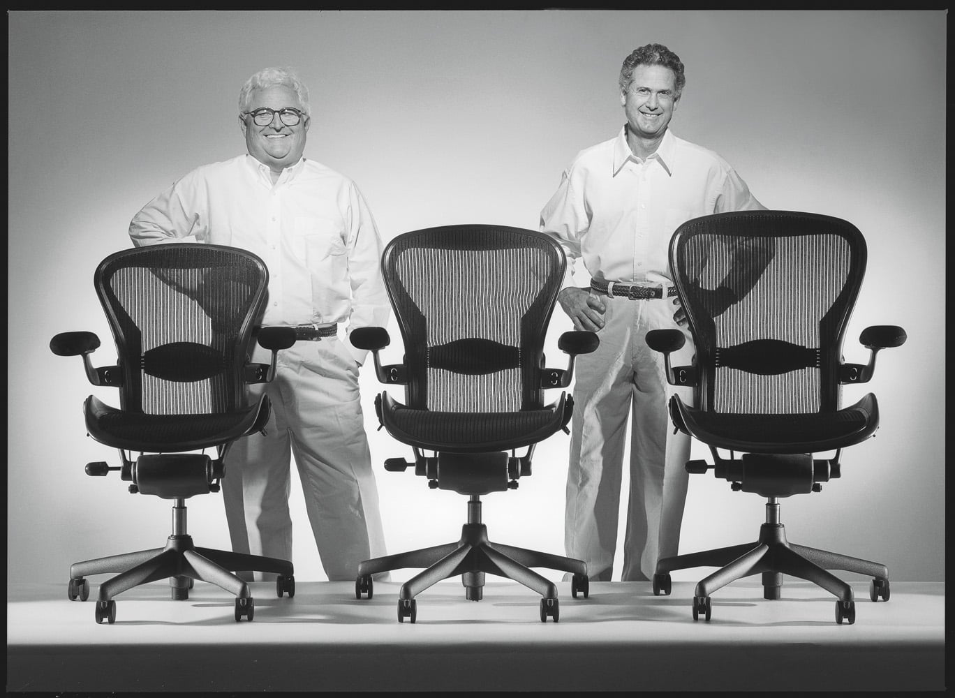 Ghế công thái học Herman Miller Aeron phiên bản Remastered (thương hiệu Mỹ) có Thiết kế trường tồn, tạo ra bởi những tên tuổi định hình lịch sử ghế công thái học