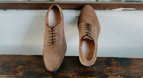 Da lộn là gì? Đặc điểm và ứng dụng của da lộn trên giày da