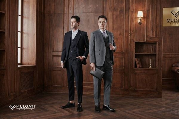 Phối giày Derby với quần chinos smart casual