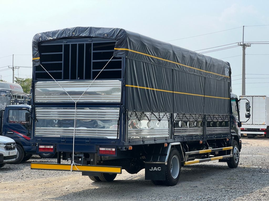 Jac N800 e5 8.5 tấn thùng 7.6 mét