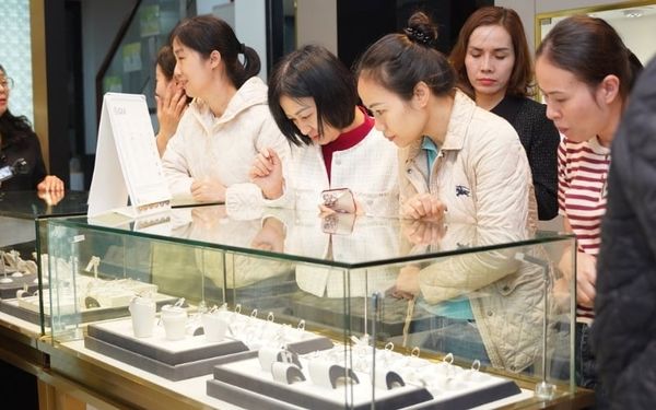 Các mẫu nhẫn cầu hôn tinh tế tại showroom Calista Hải Phòng đa dạng phân khúc giá