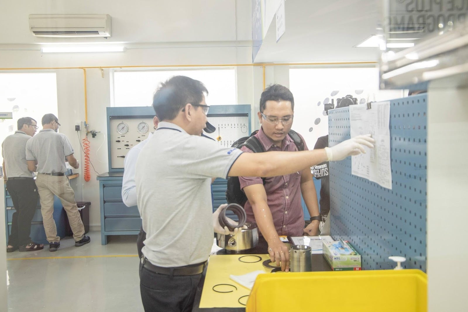 Hoạt động xưởng 2