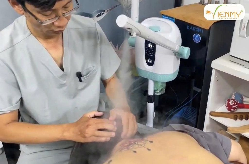 Massage kết hợp xông nóng: Từ thao tác tay đến Ôn Huân Án Ma