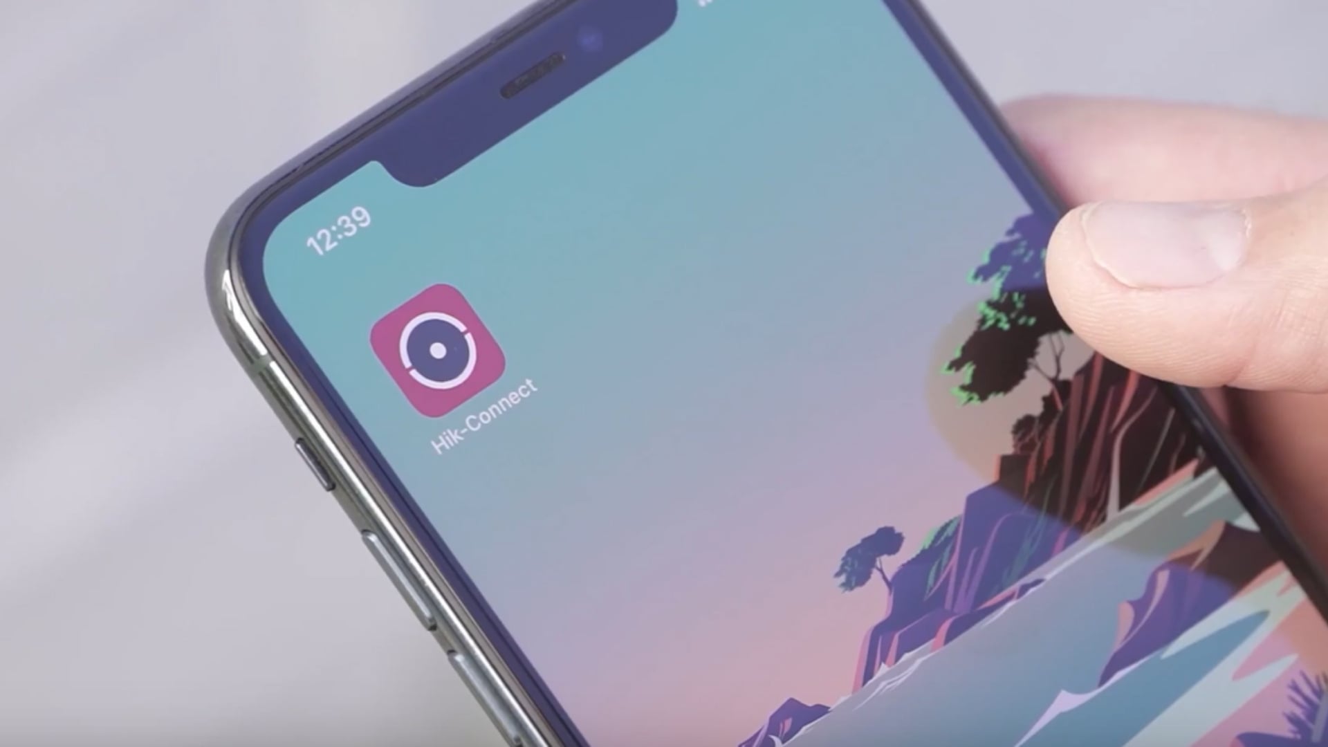 Camera IP Ngoài Trời 2MP HiLook IPC-B121H - Dễ dàng giám sát từ xa qua ứng dụng HIK-Connect