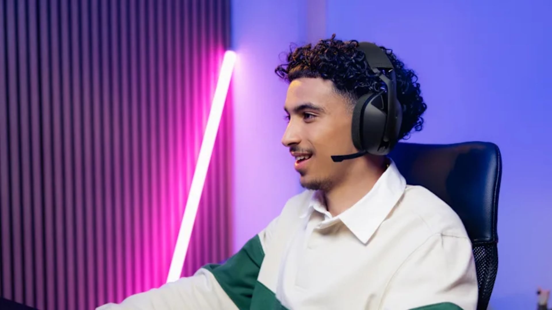 Tai Nghe Gaming Không Dây Logitech G321 Black - Micro đa hướng