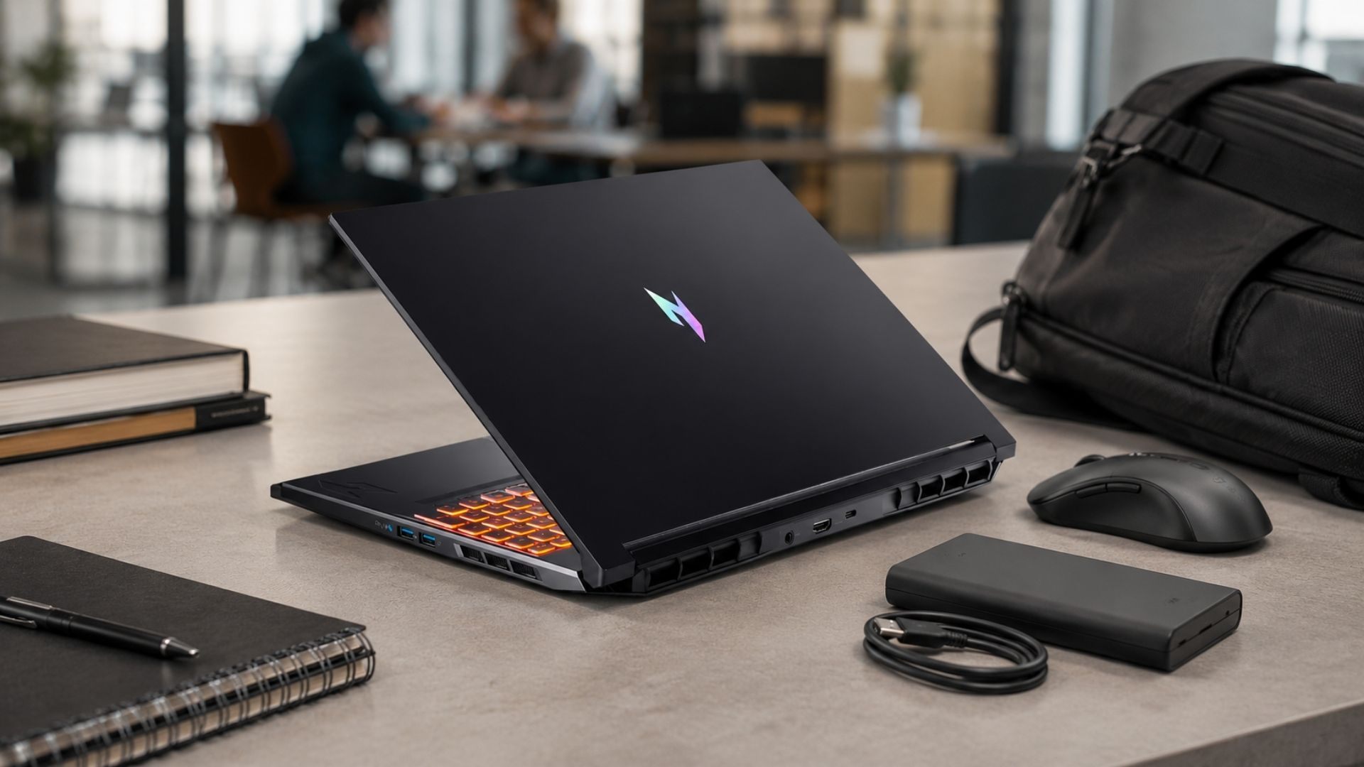 Trọng lượng trở thành yếu tố đáng cân nhắc nếu laptop phải theo người dùng đến trường hoặc văn phòng mỗi ngày