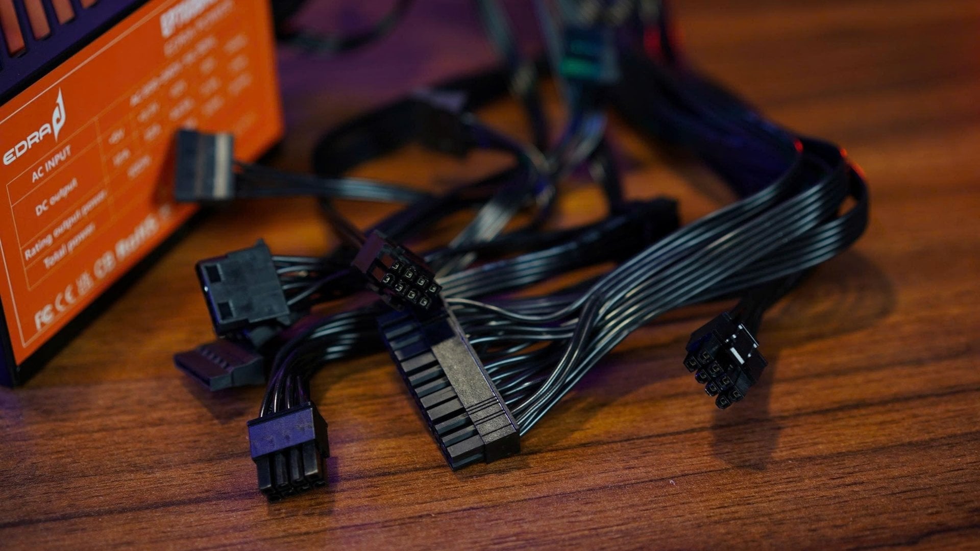 Nguồn máy tính E-Dra EP700 - Hệ thống đầu cấp nguồn đa dạng