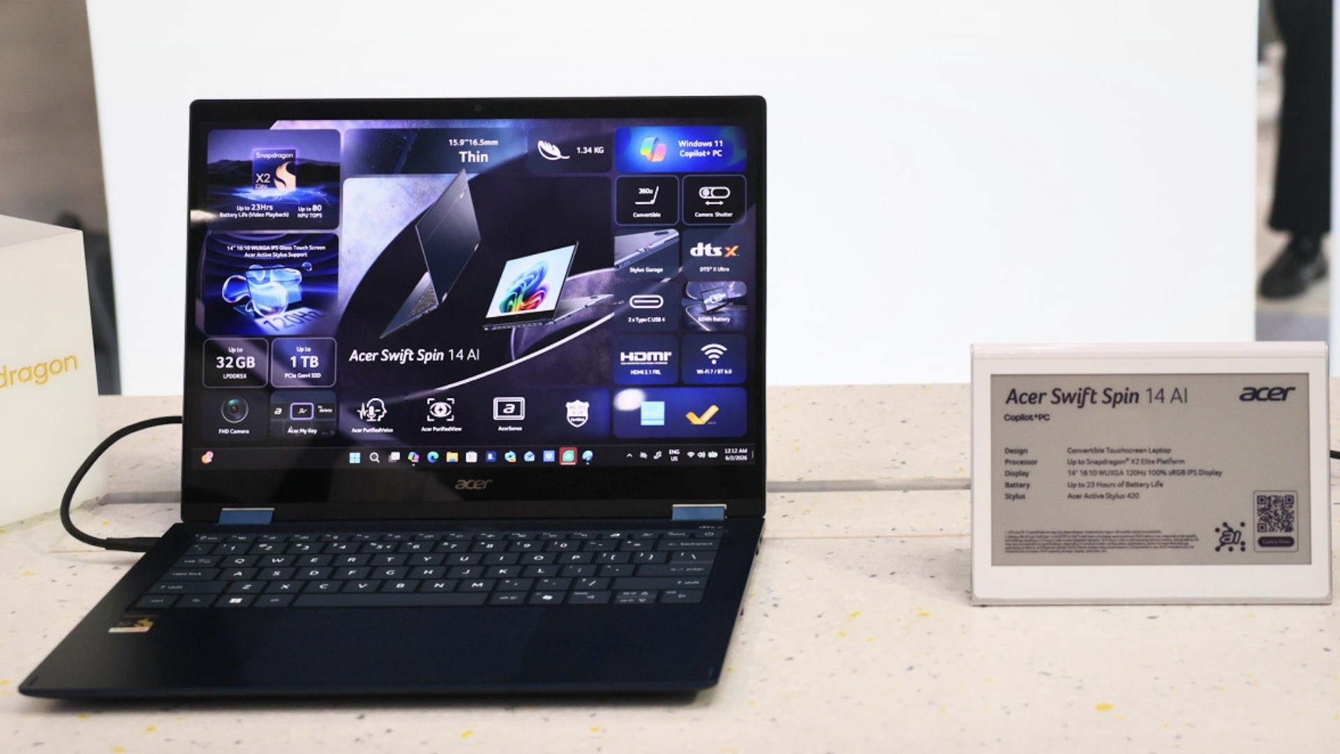 Nổi bật nhất trong phân khúc máy tính mỏng nhẹ lai tablet cao cấp năm 2026 chính là Swift Spin 14 AI.