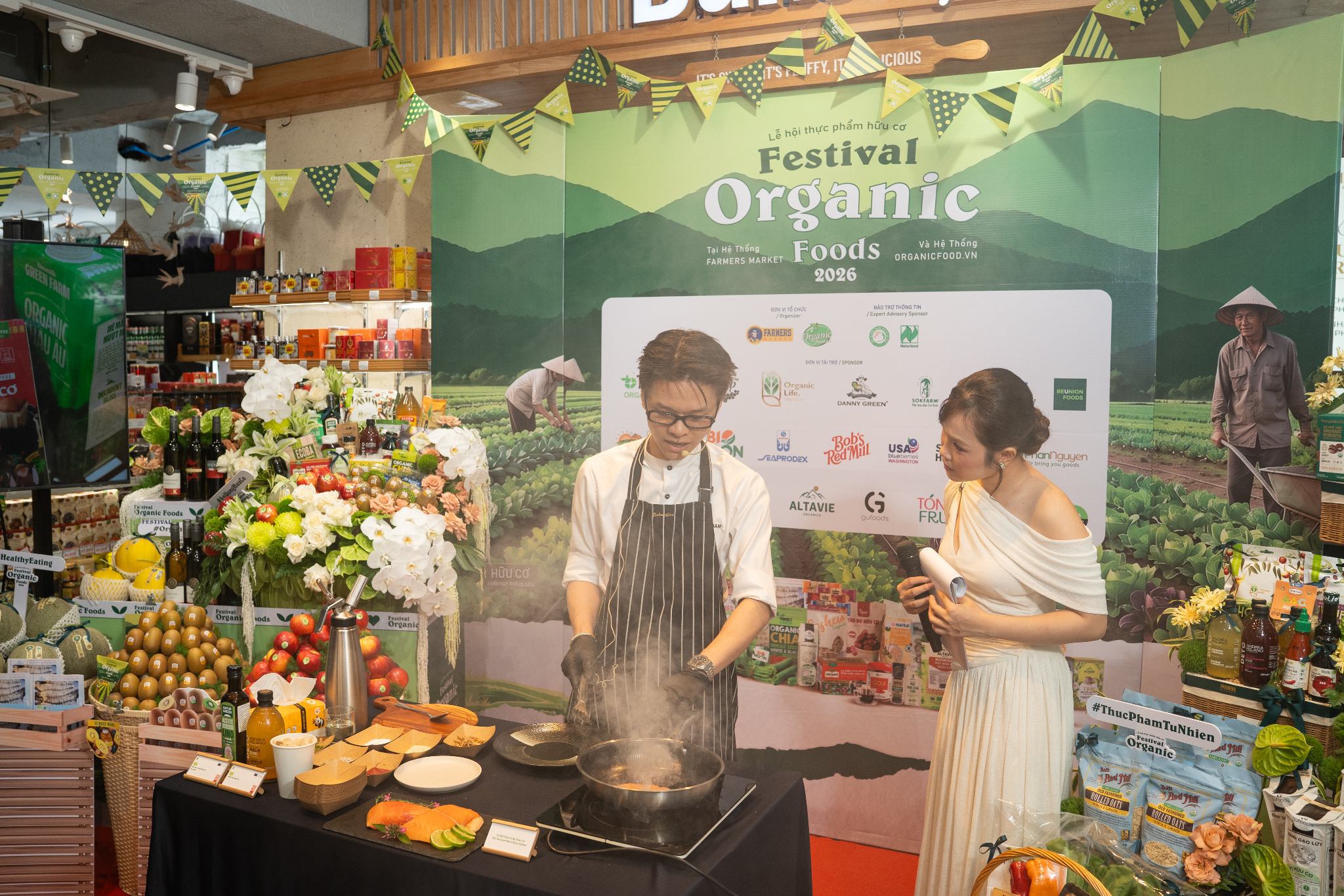 Chef Cường Nguyễn trình diễn món ăn đẳng cấp từ nguyên liệu hữu cơ tại Festival Organic Foods 2026