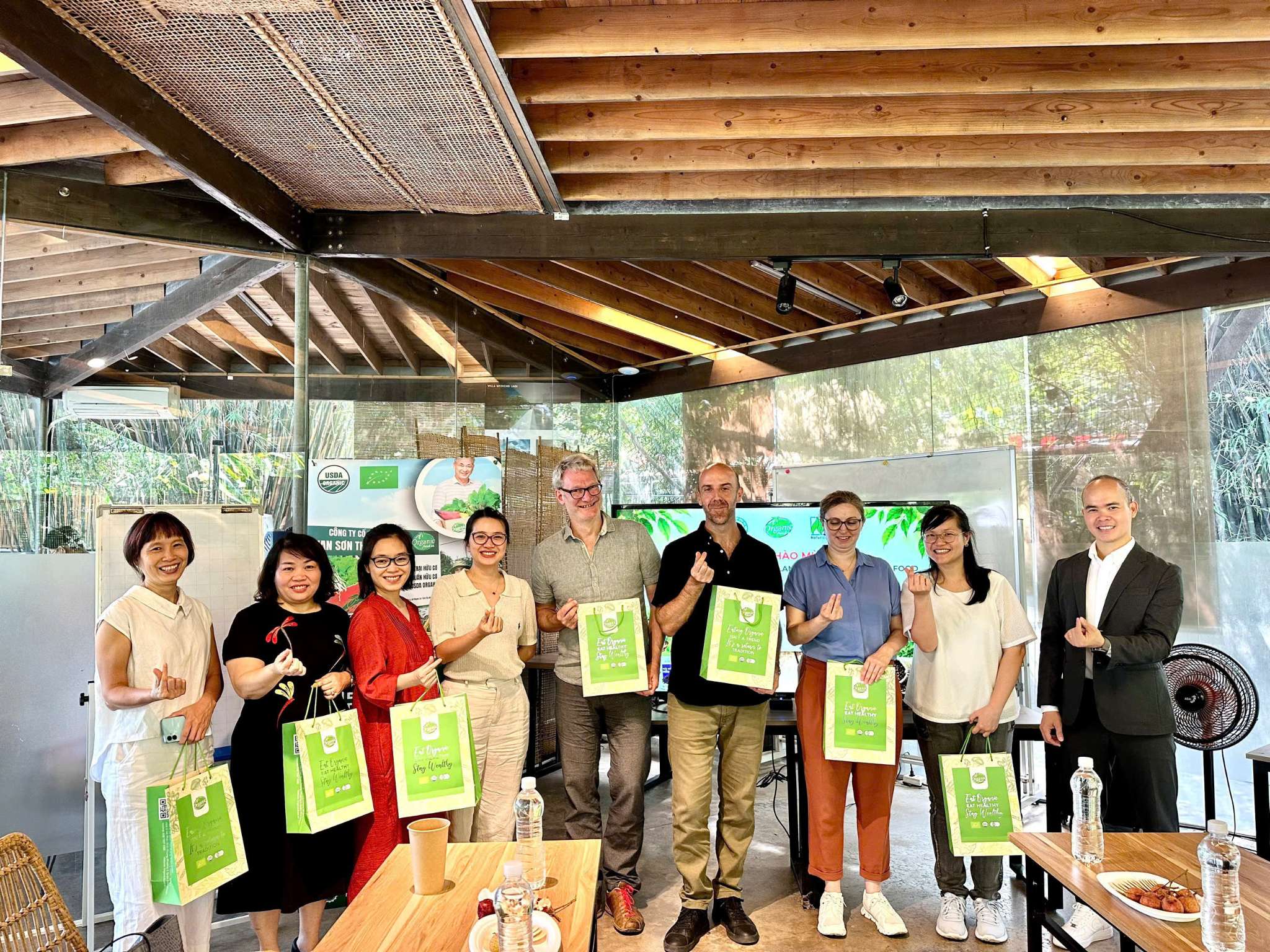 ORGANIC FOOD VINH DỰ ĐÓN TIẾP ĐOÀN VOAA & NATURLAND ĐẾN THĂM VÀ LÀM VIỆC