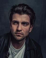 Tạo kiểu tóc nam độ dài trung bình mà không cần… trốn dưới mũ