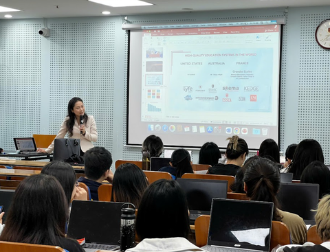 LEAP Vietnam gặp gỡ sinh viên Đại học Hà Nội – Chia sẻ cơ hội Du học Pháp bằng tiếng Anh