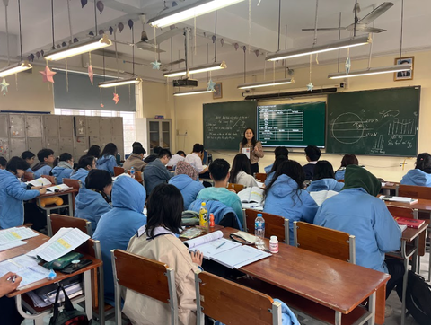 LEAP Vietnam tại THPT Trần Phú - Hải Phòng | Cùng học sinh Trần Phú khám phá cơ hội du học Pháp bằng tiếng Anh