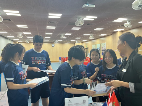 Du học Pháp bằng tiếng Anh – LEAP Vietnam đồng hành cùng học sinh Vinschool The Harmony khám phá tương lai quốc tế