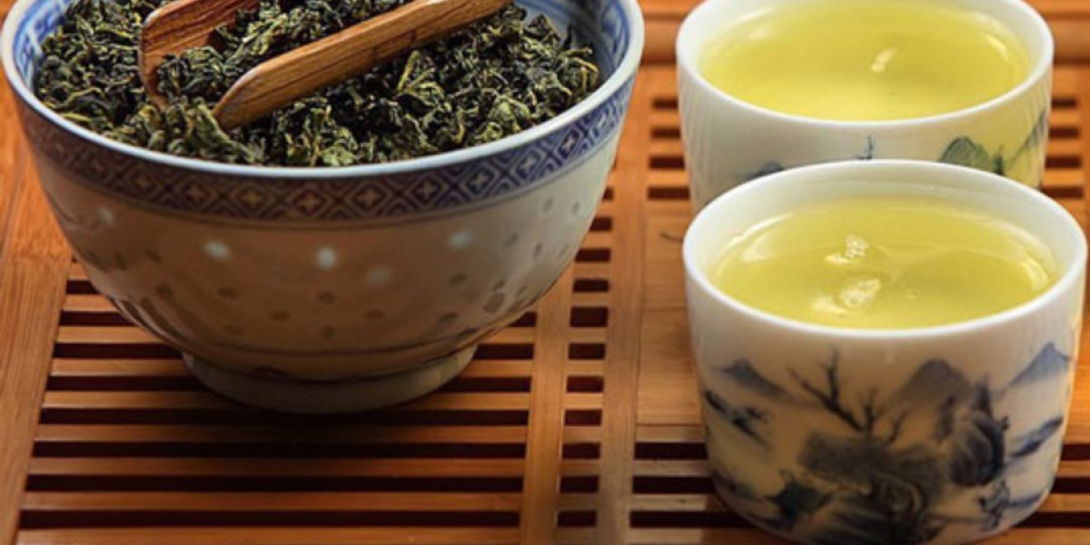Uống trà xanh có tốt không, bao nhiêu là đủ? Quy đổi trà lá, túi lọc, matcha, trà đóng chai ra khẩu phần và lịch uống mẫu