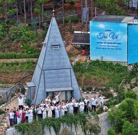 ĐÔI KHI… CHÚNG TA CHỈ CẦN MỘT NƠI ĐỂ TRỞ VỀ