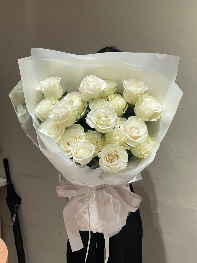 Hoa hồng trắng tượng trưng cho sự tinh khôi, thuần khiết