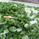 Cách Bảo Quản Hành Lá Trong Ngăn Đá Không Bị Thâm