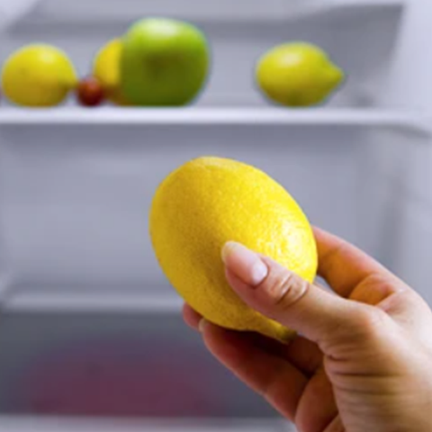 Cách Khử Mùi Tủ Lạnh Hiệu Quả Bằng Các Vật Liệu Tự Nhiên (Chanh, Bã Cà Phê)