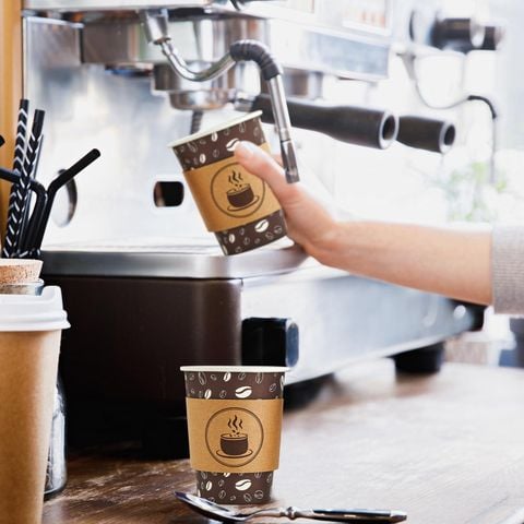 Cách Quán Cafe A Giảm 20% Chi Phí Vận Hành Nhờ Thay Đổi Kích Thước Ly Giấy