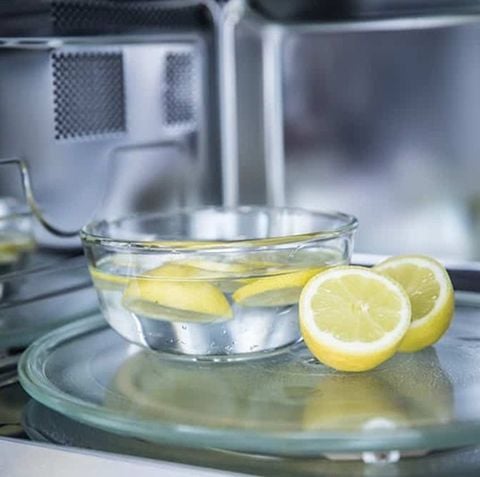 Cách Vệ Sinh Lò Vi Sóng Bằng Chanh Và Các Nguyên Liệu Thiên Nhiên