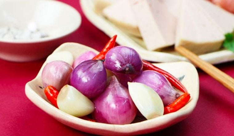 Bí Kíp Làm Dưa Hành Ngon Bất Hủ Ăn Với Bánh Chưng Ngày Tết