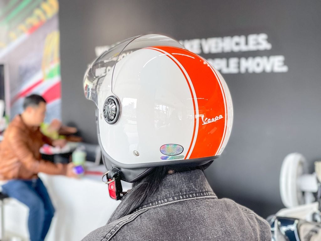 Hình Ảnh Thực Tế&nbsp;Mũ Bảo Hiểm 3/4 Vespa QCVN tại FMG Mobility | Motoplex Hanoi