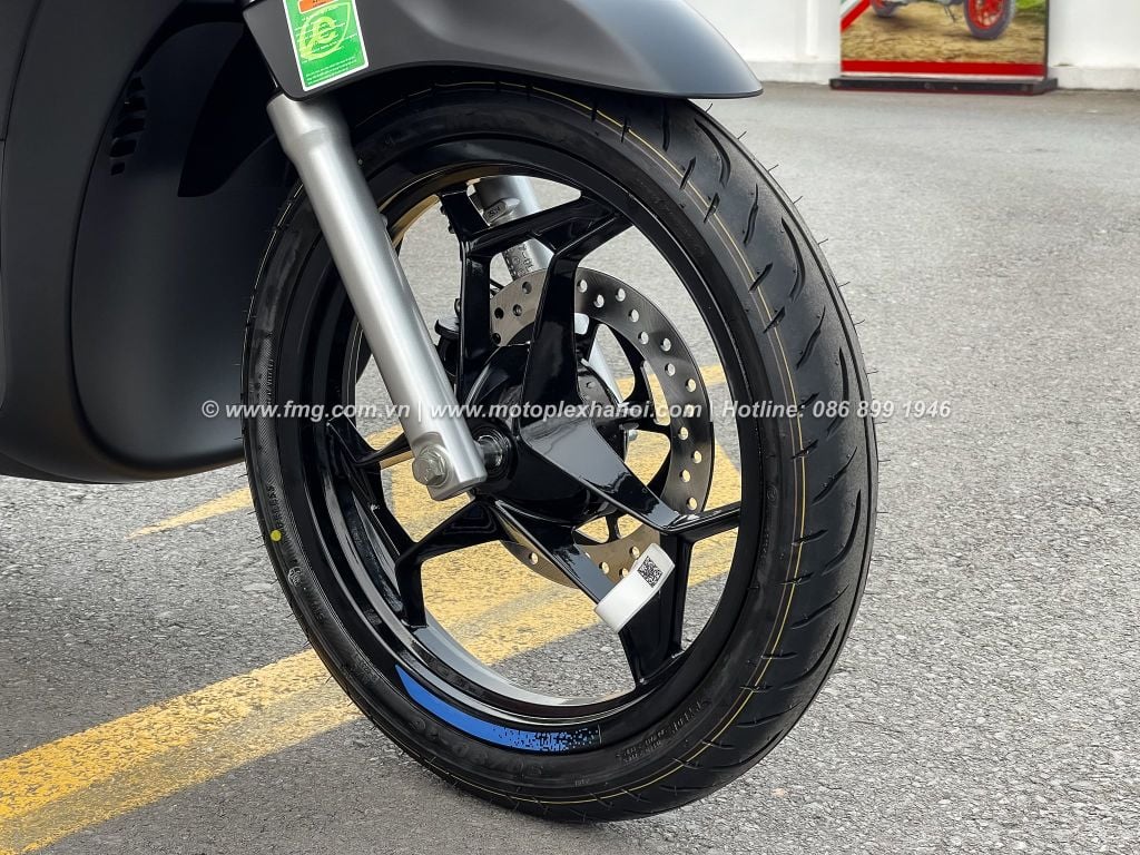 Mâm xe 16-inh chữ Y kép&nbsp;kết hợp Hệ thống chống bó cứng phanh ABS&nbsp;giúp lái xe an toàn&nbsp;trên mọi địa hình