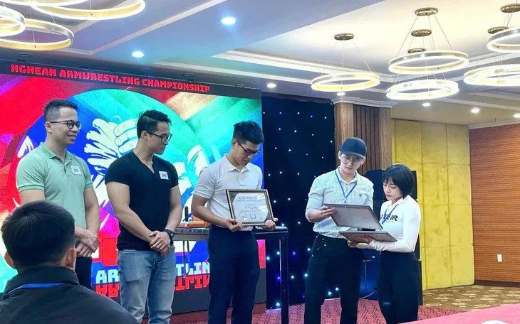VTV.vn - Hơn 200 “cánh tay thép” hội tụ tại Giải Vật Tay Nghệ An Mở Rộng 2025