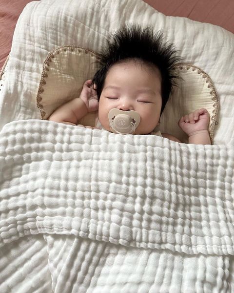 DA BÉ KHÔNG CHỈ MỎNG MANH, MÀ CÒN “KHÁT NƯỚC” HƠN NGƯỜI LỚN