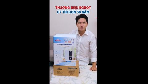 Khách hàng mở hộp máy lọc nước điện giải ion kiềm ROBOT 