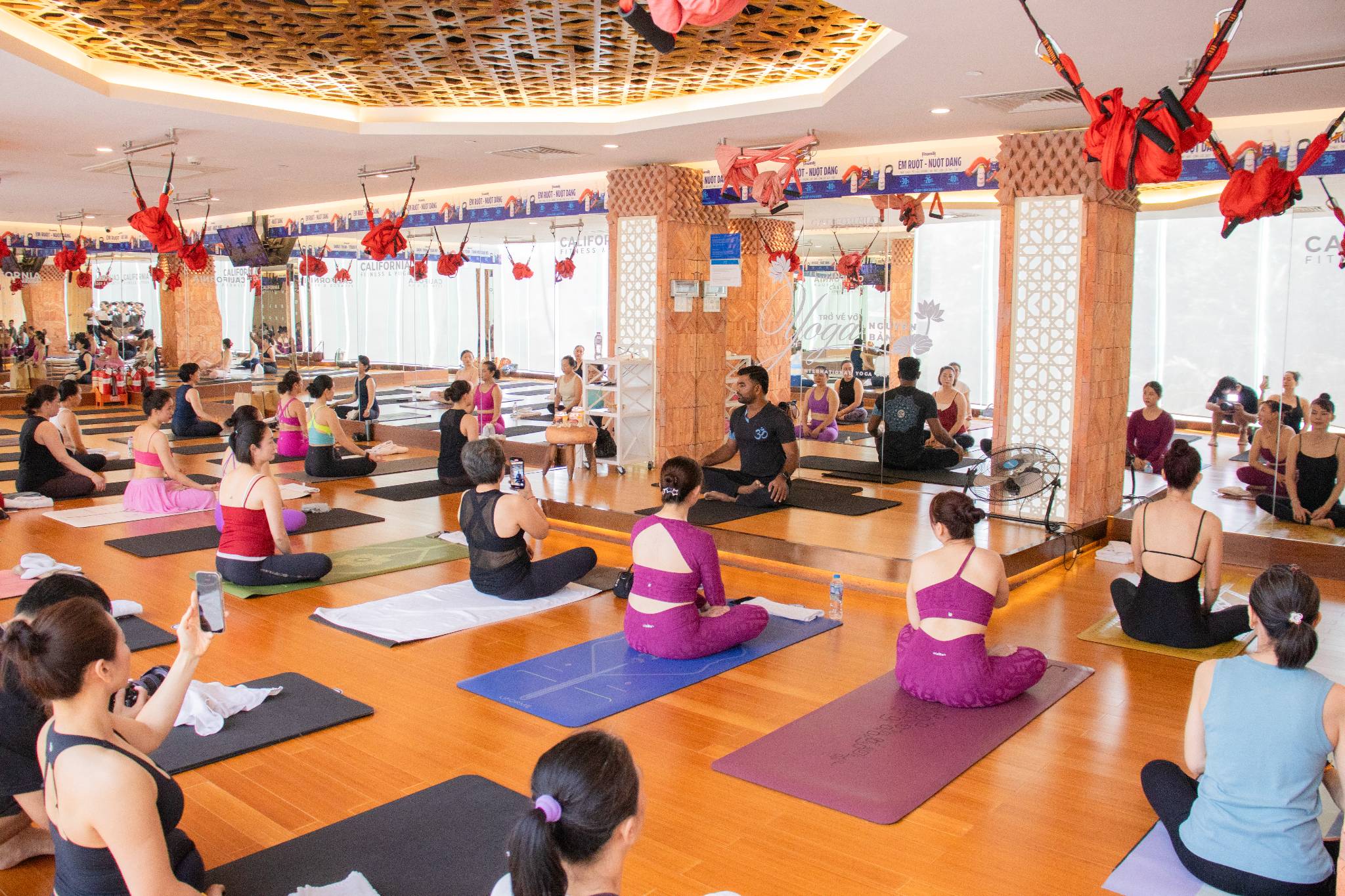 Himalaya cùng California Fitness & Yoga thành công với “Hành trình trở về với Yoga nguyên bản”