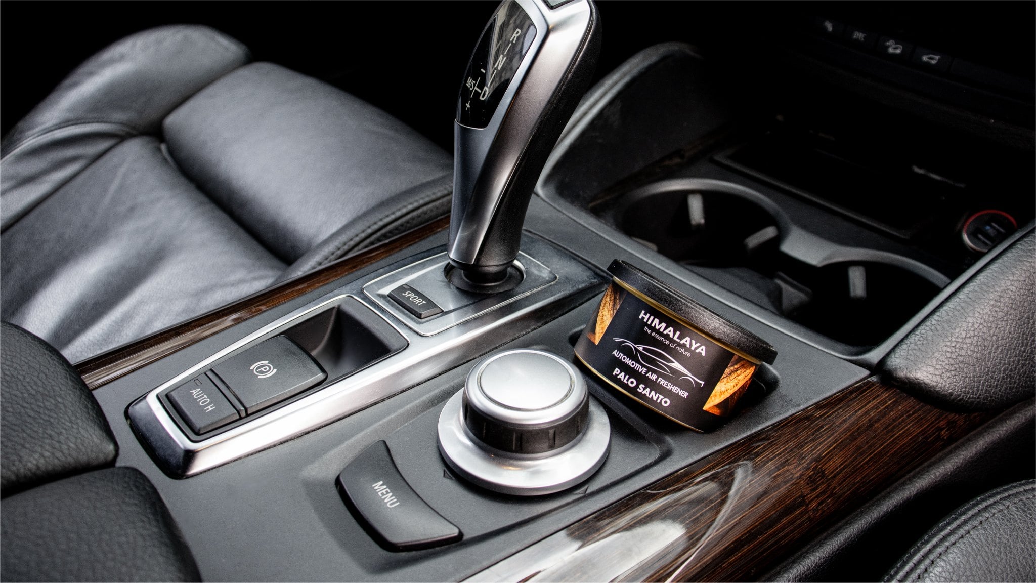 Làm thế nào để xe ô tô luôn có mùi thơm trong suốt chuyến hành trình đầu năm thuận lợi