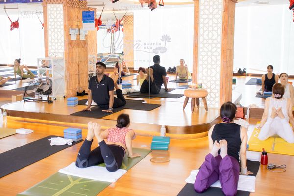 Himalaya đồng hành cùng California fitness Yoga