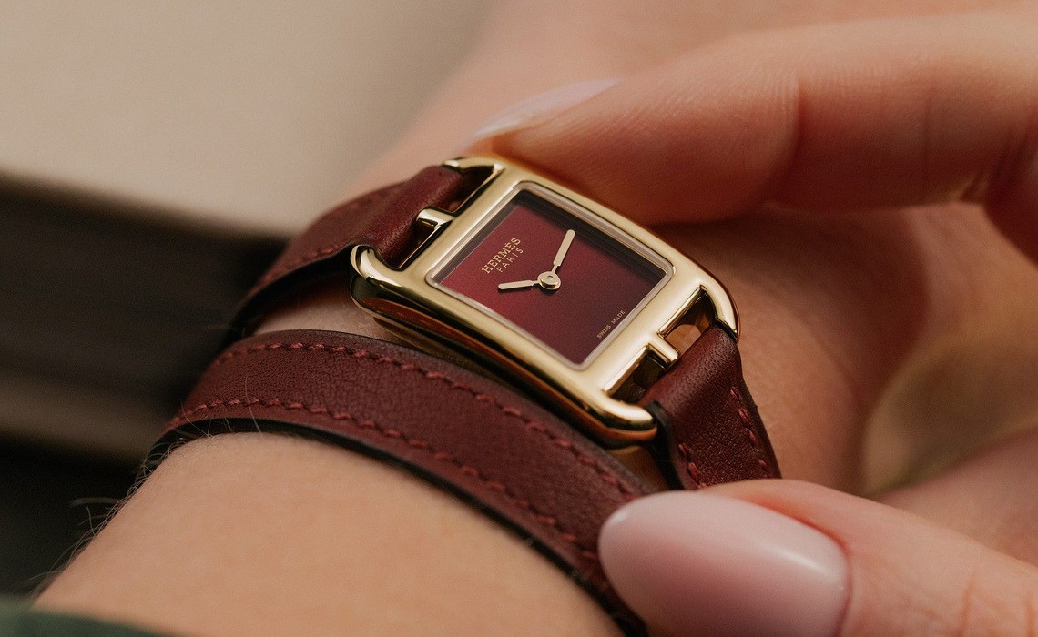 Hermès Cape Cod Mini: Dấu Ấn Tối Giản Của Di Sản Pháp