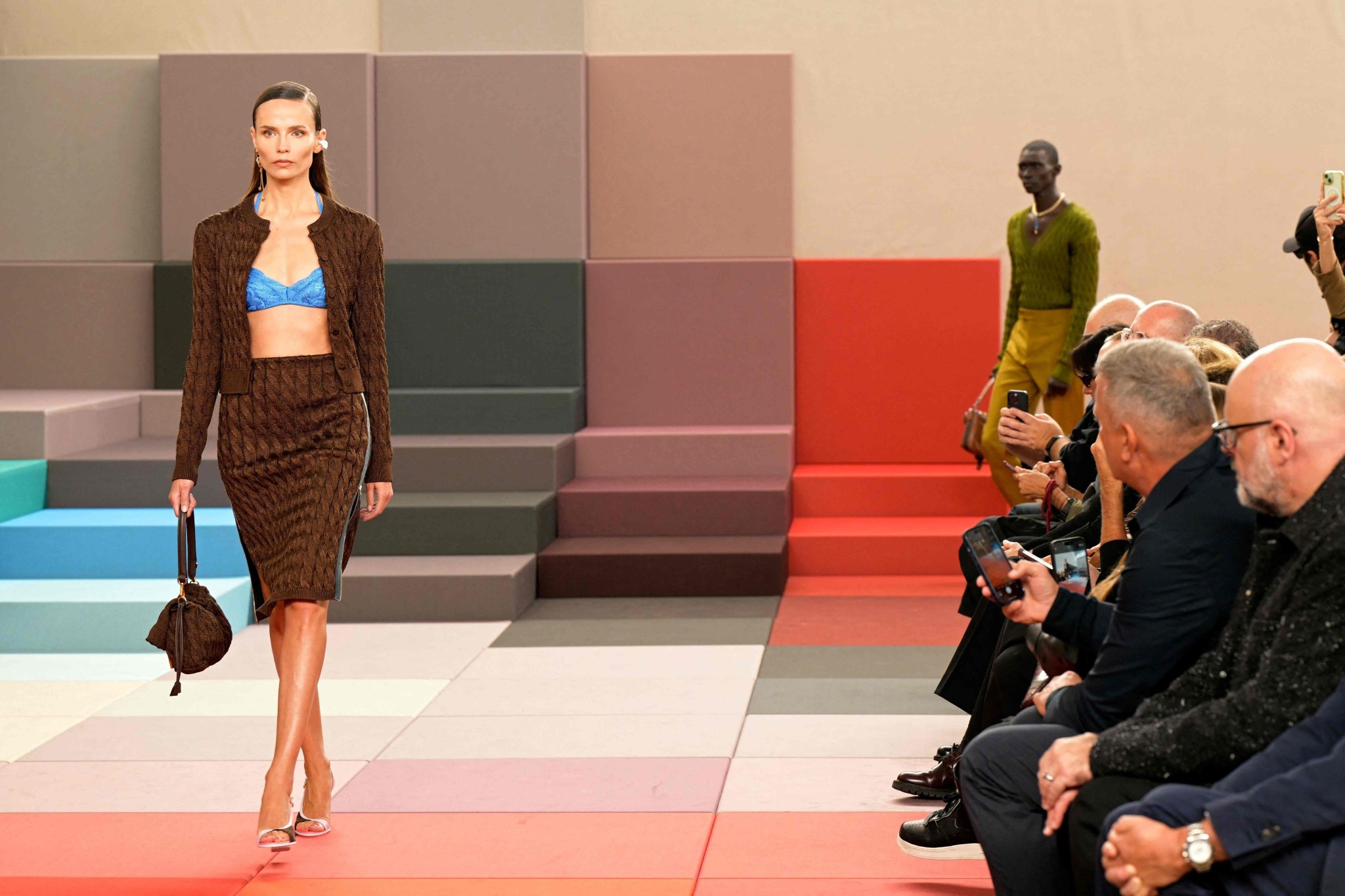 Fendi Xuân Hè 2026: Hơi thở lãng mạn và rực rỡ của thời trang Ý