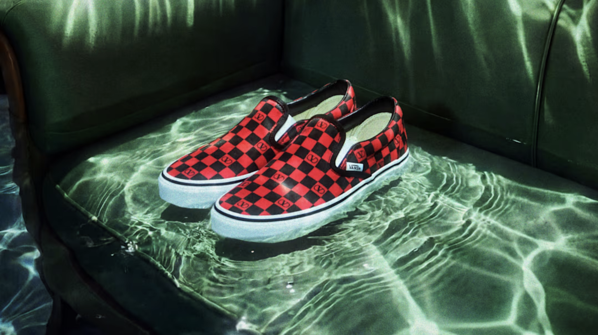 Valentino Garavani x Vans Cruise 2026: Biểu Tượng Skate Trong Diện Mạo Mới