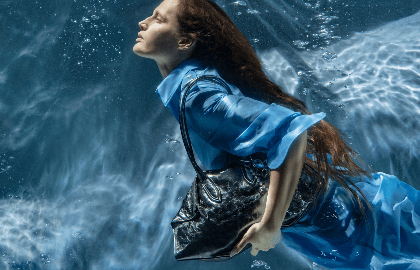 McQueen Manta Bag: Khi Di Sản Đại Dương Gặp Gỡ Cấu Trúc Đương Đại