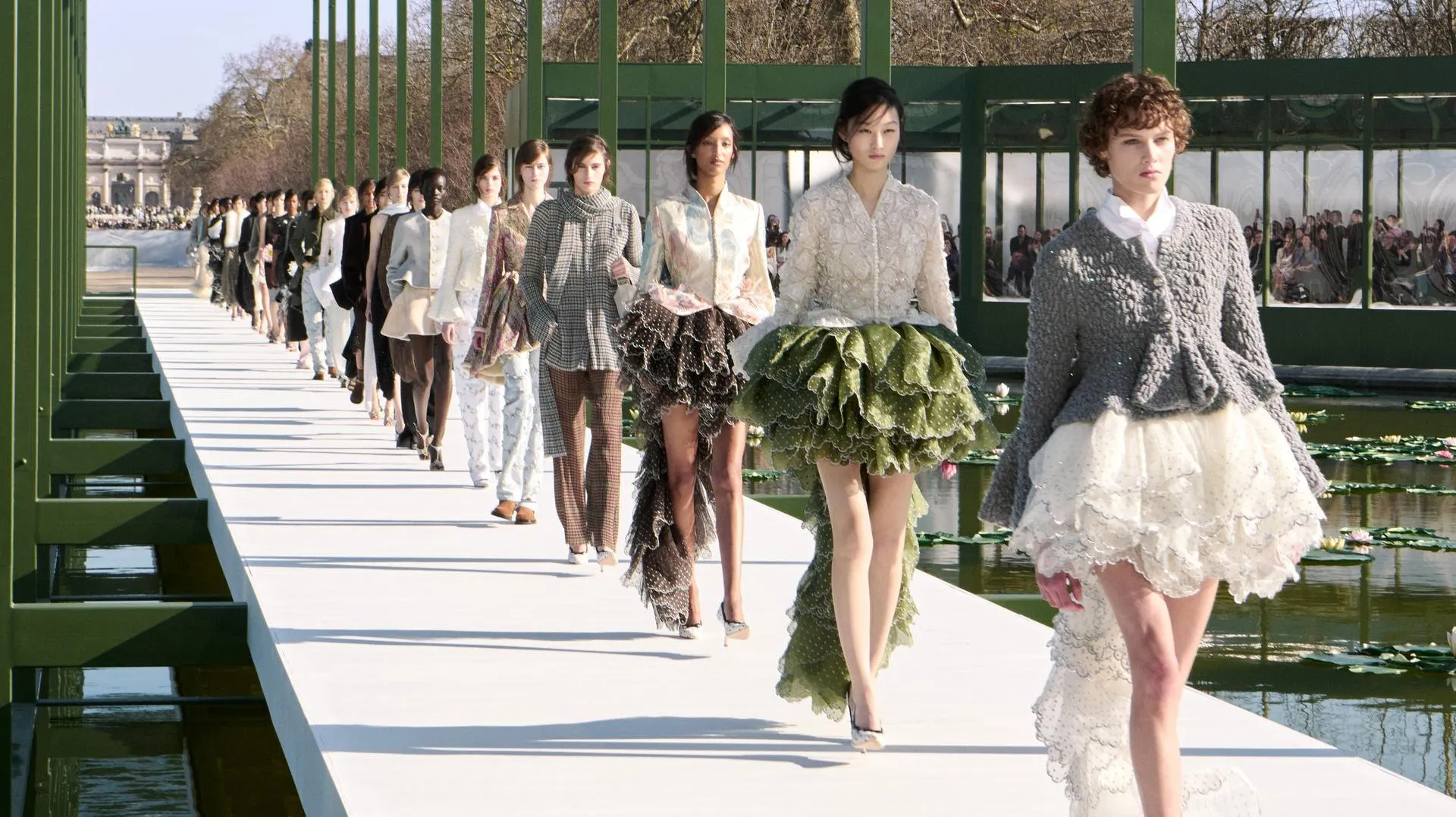 Dior Thu Đông 2026: Jonathan Anderson Và Giấc Mơ Hoàng Gia