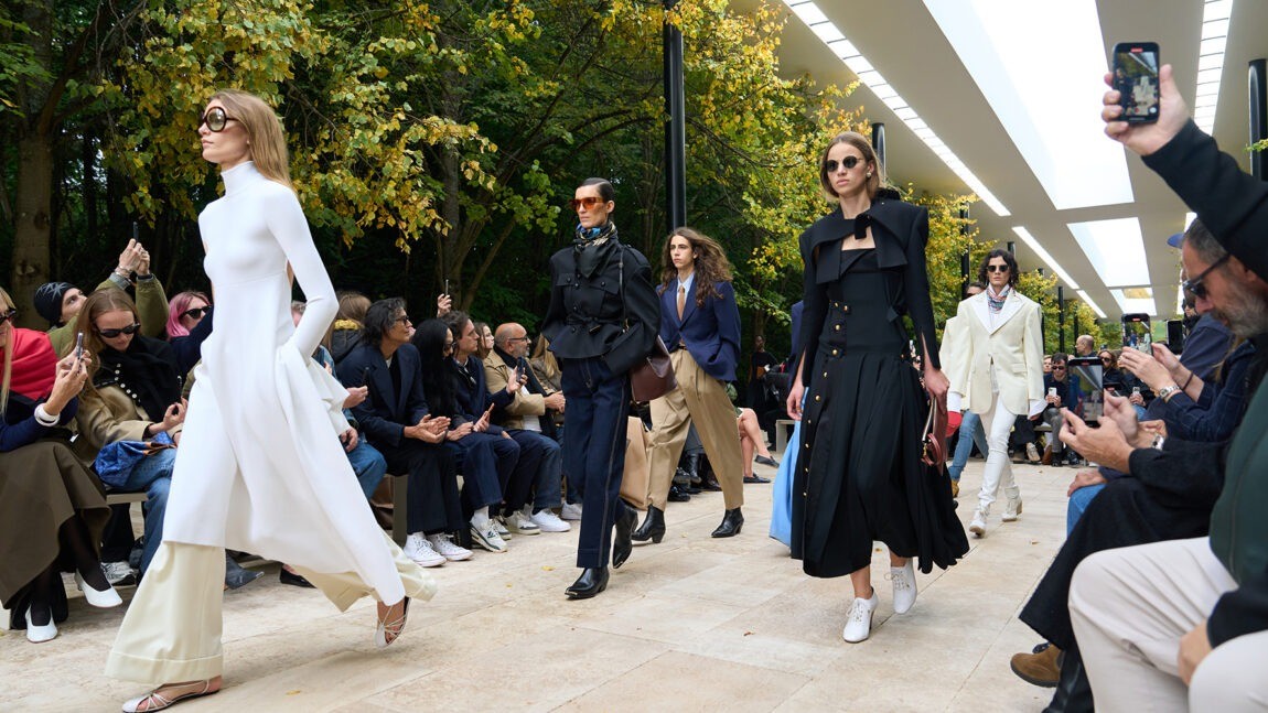 CELINE SS26: Michael Rider và hành trình tái sinh của sự thanh lịch