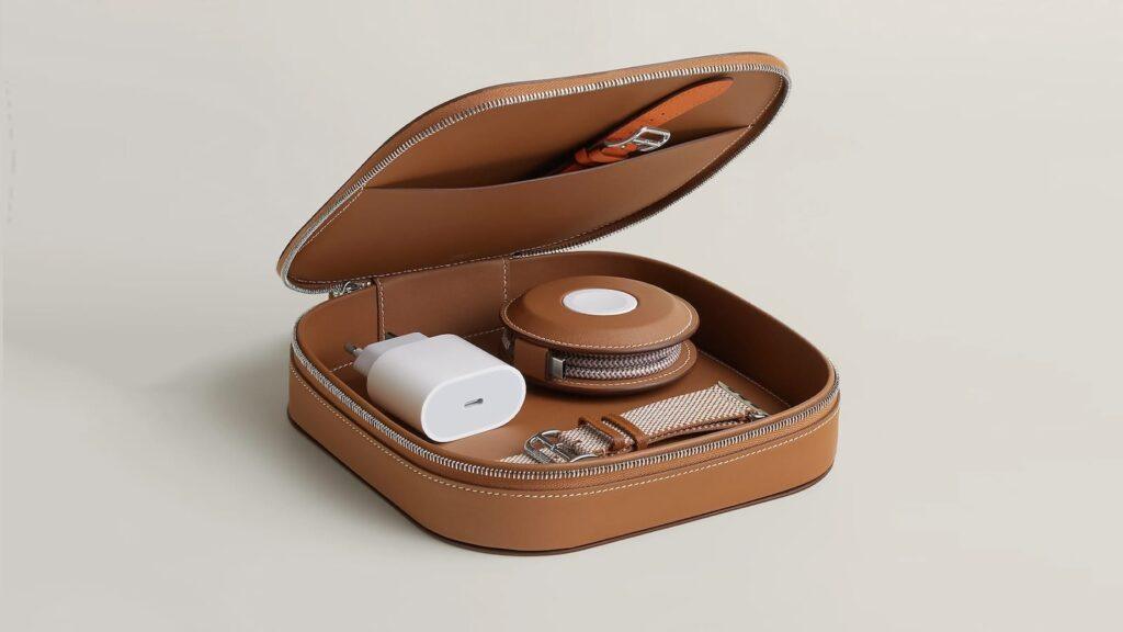 Hermès Paddock Yoyo Charger: Khi Công Nghệ Khoác Lên Lớp Da Xa Xỉ