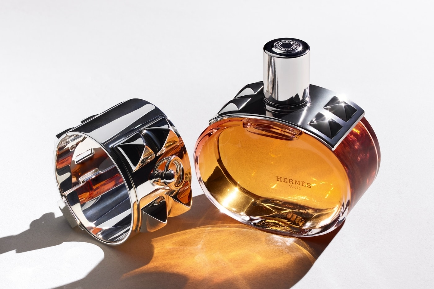 Hermès Barénia Pleine Fleur: Hương da thuộc nở rộ trong sắc hoa trắng