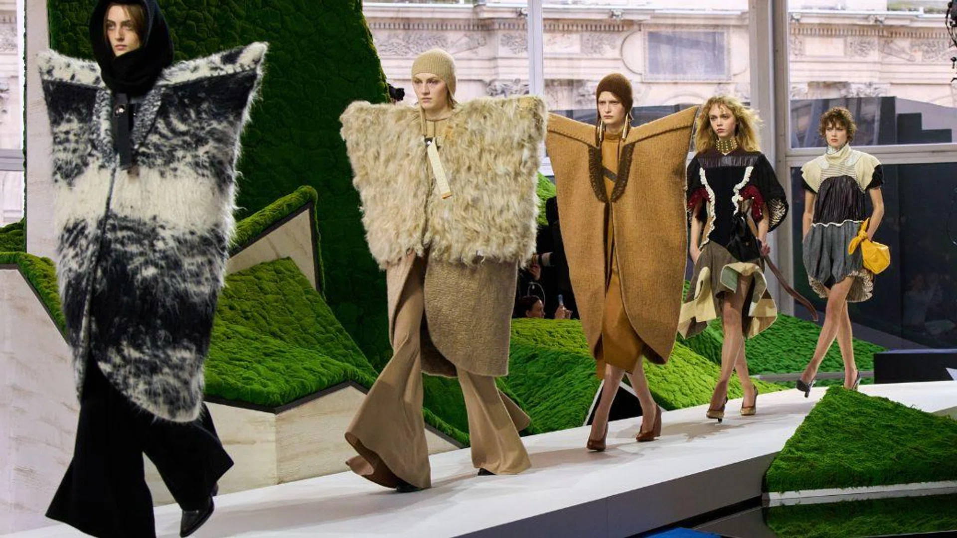 Louis Vuitton Thu Đông 2026: Bản Giao Hưởng Vị Lai Giữa Lòng Thiên Nhiên