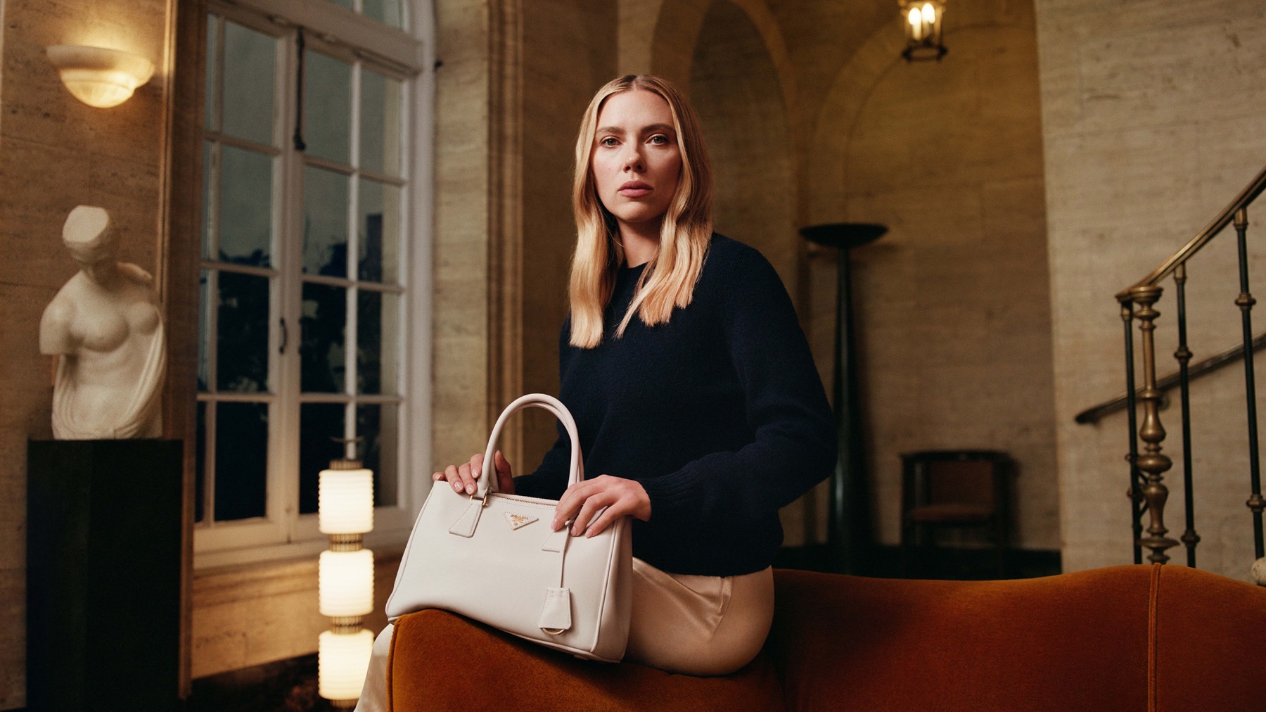 hiến dịch quảng cáo túi xách Galleria mới của Prada
