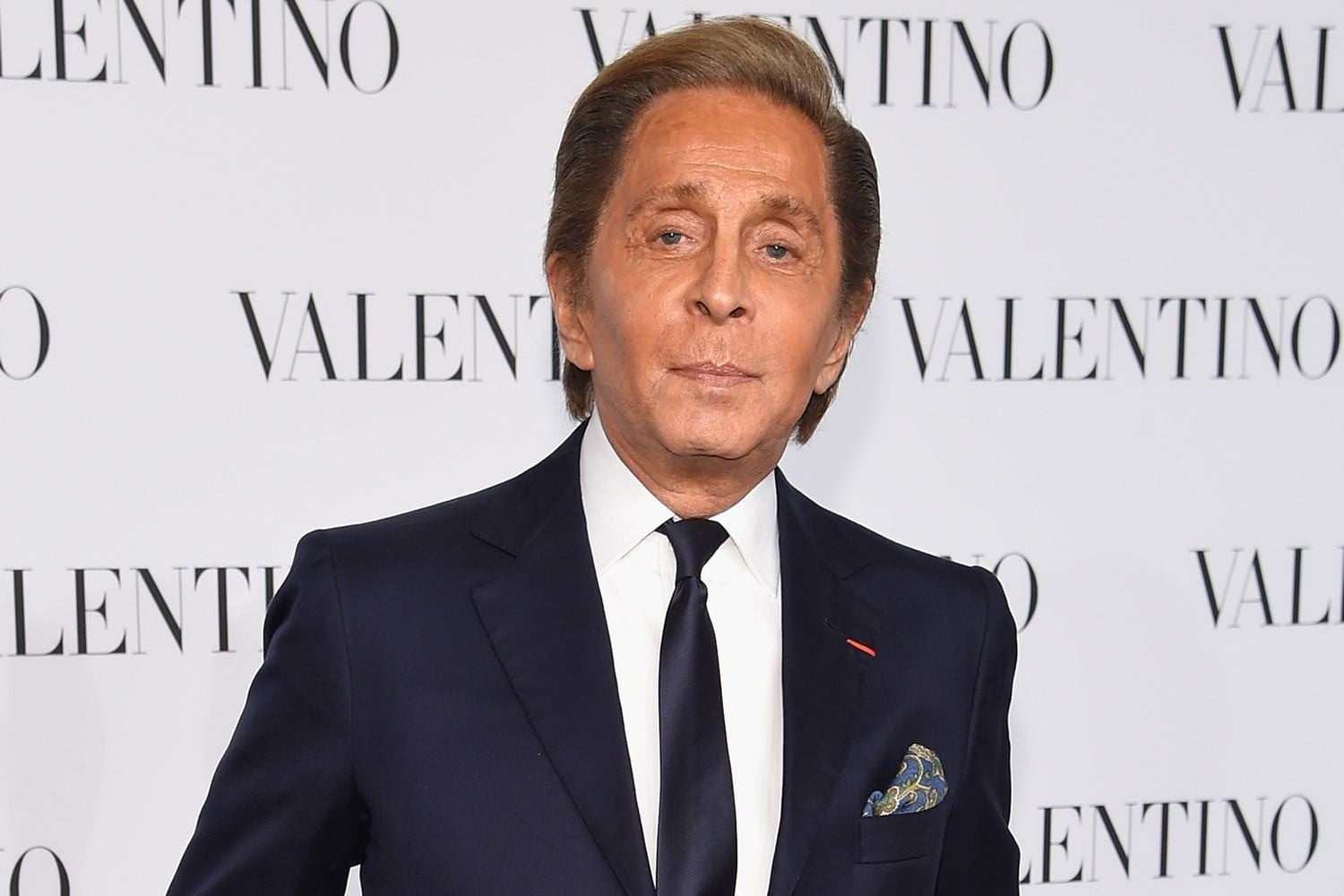 Nhà thiết kế huyền thoại Valentino Garavani qua đời ở tuổi 93